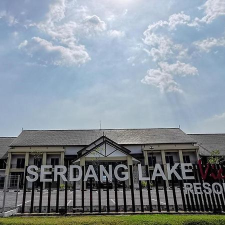 Serdang Lake View Resort Sungai Kechil Екстер'єр фото