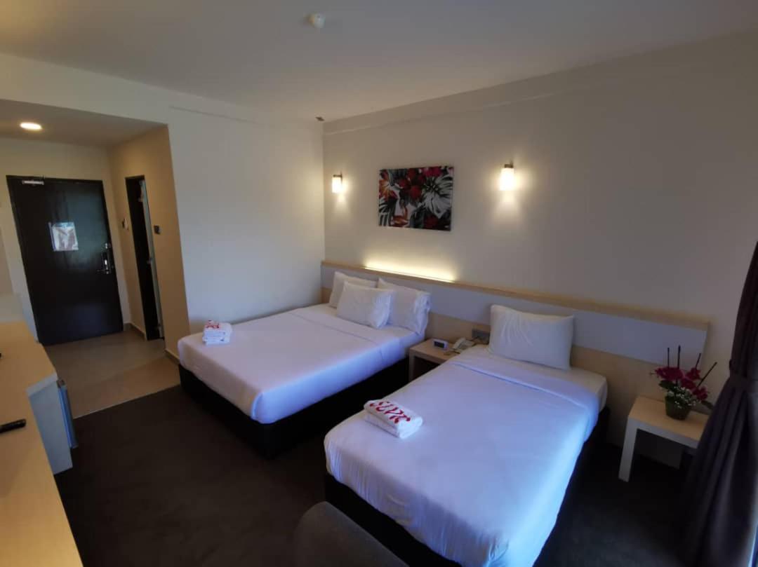 Serdang Lake View Resort Sungai Kechil Екстер'єр фото