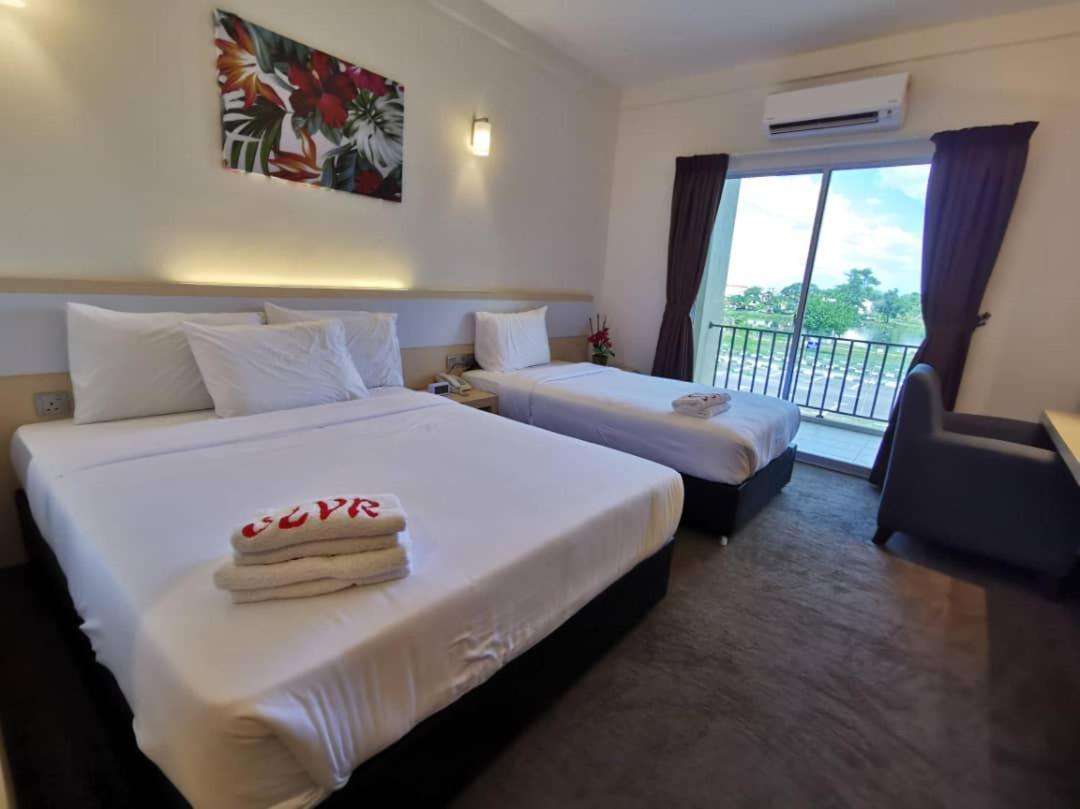 Serdang Lake View Resort Sungai Kechil Екстер'єр фото