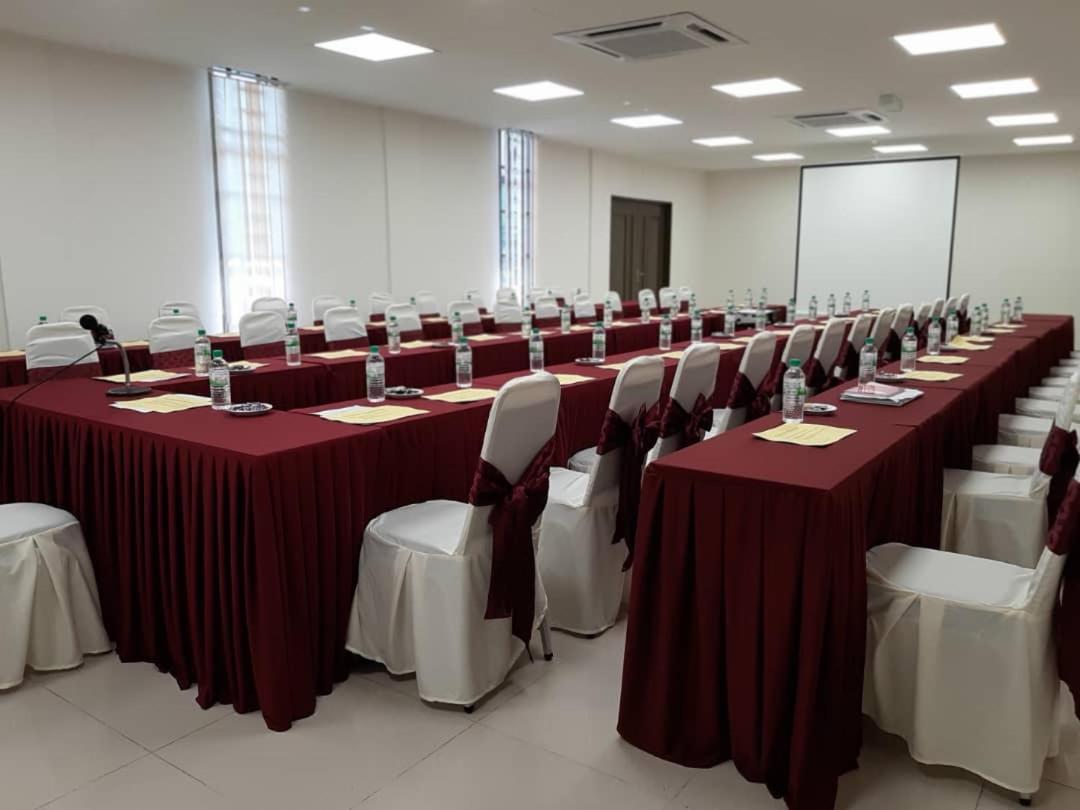 Serdang Lake View Resort Sungai Kechil Екстер'єр фото