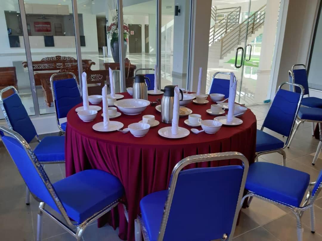 Serdang Lake View Resort Sungai Kechil Екстер'єр фото