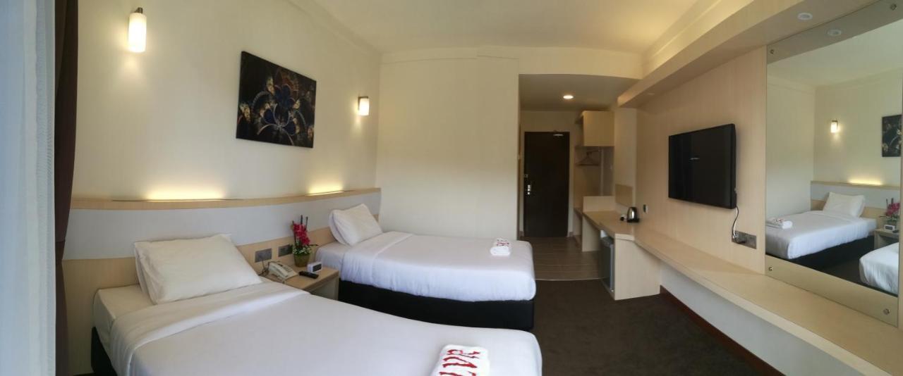 Serdang Lake View Resort Sungai Kechil Екстер'єр фото